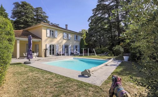 Villa in Vourles, Auvergne-Rhone-Alpen, Frankreich 1