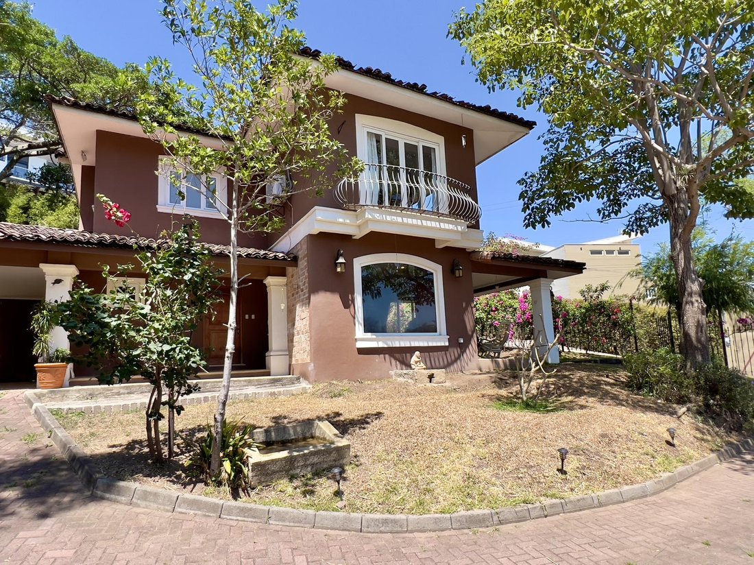 Casa en Escazú, San José, Costa Rica 1 - 18822074