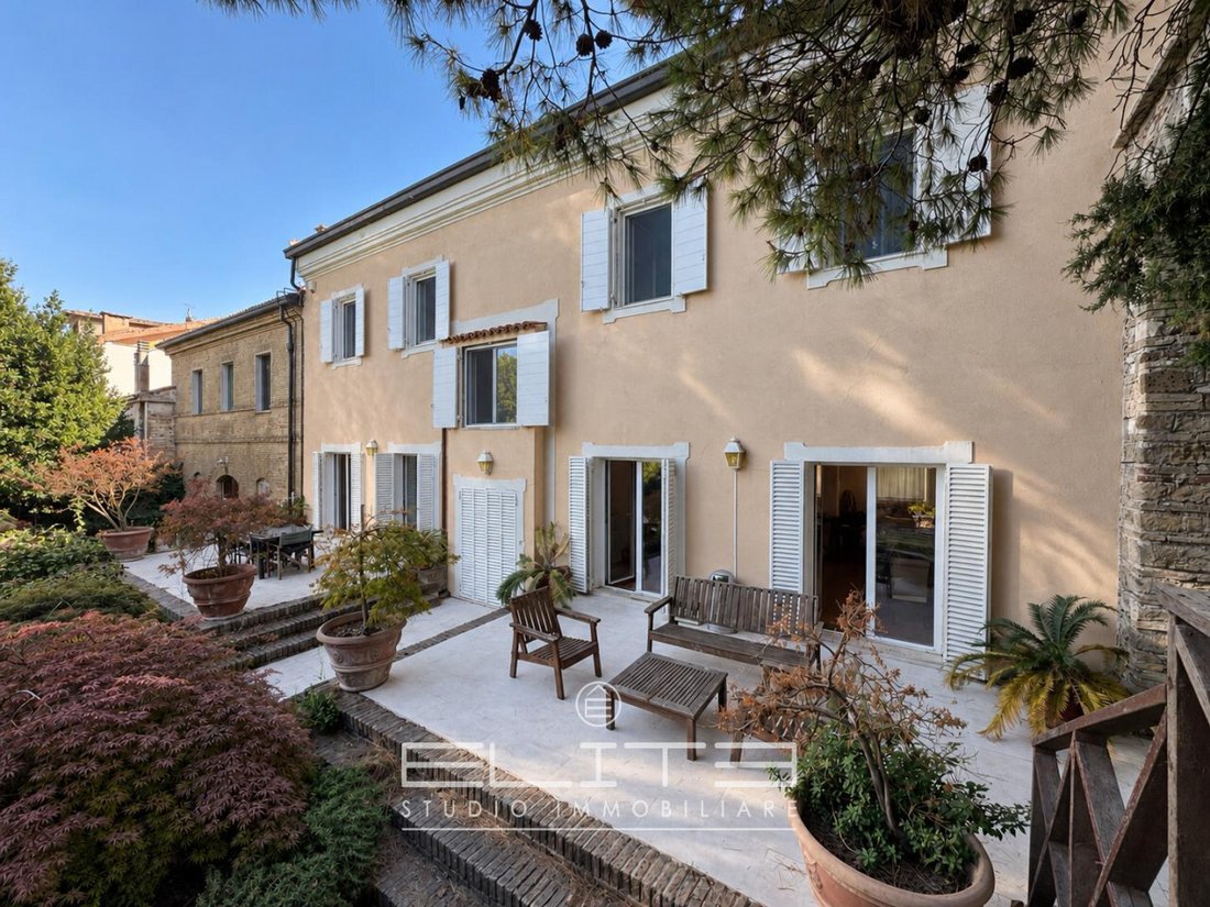Villa in Falconara Alta, Falconara Marittima, Marken 1 - 18825447