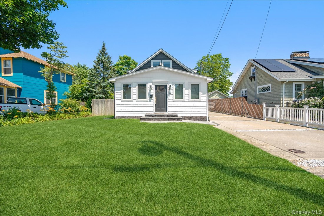 Casa en East Patchogue, Nueva York, Estados Unidos 1 - 18824726