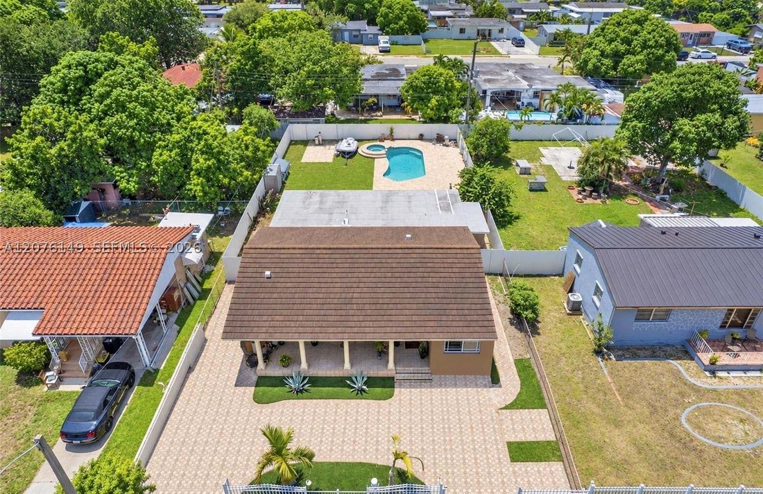 House in Miami, Florida, United States 1 - 18713854