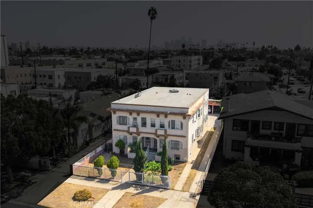 Los Angeles, California, United States 3 - 18824025