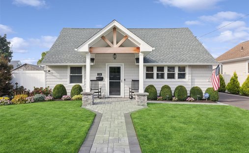 House in Bethpage, New York, United States 1
