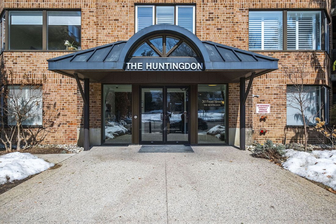 Condo in Stratford, Ontario, Canada 2 - 18826144