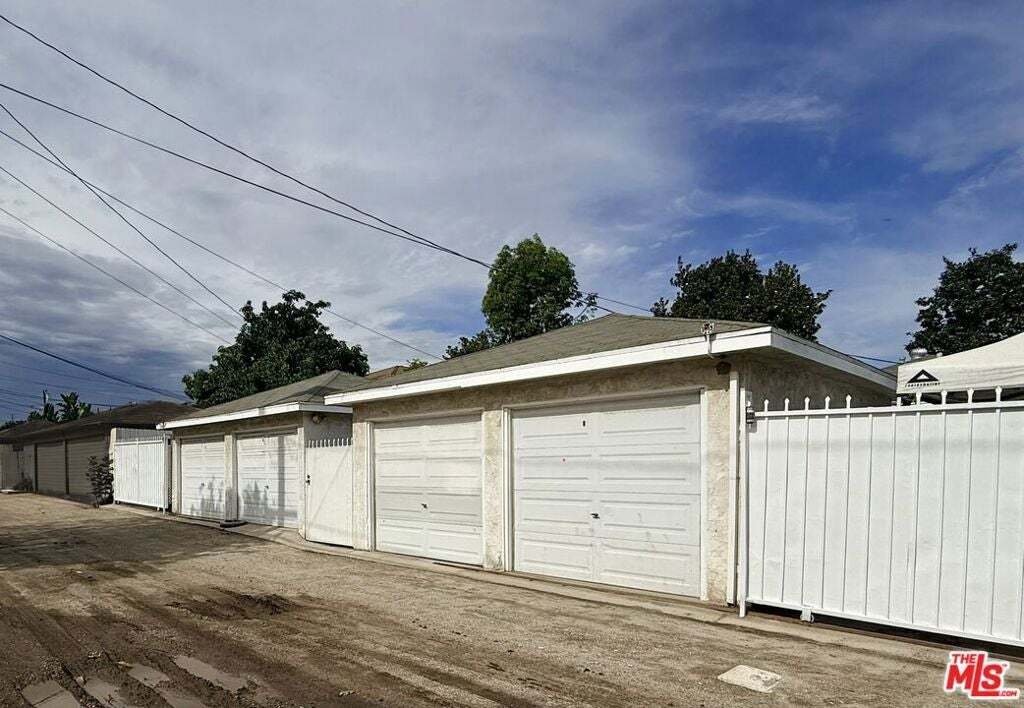 Autres à Culver City, Californie, États-Unis 3 - 18823386