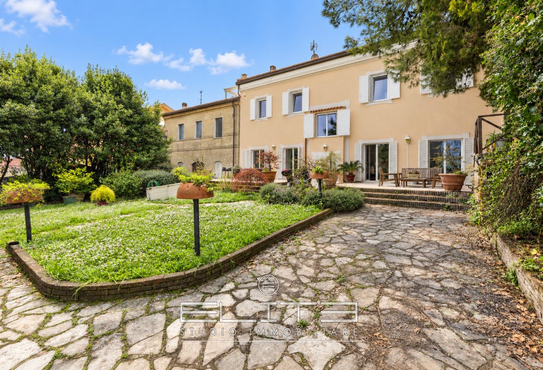Villa in Falconara Alta, Falconara Marittima, Marken 5 - 18825447