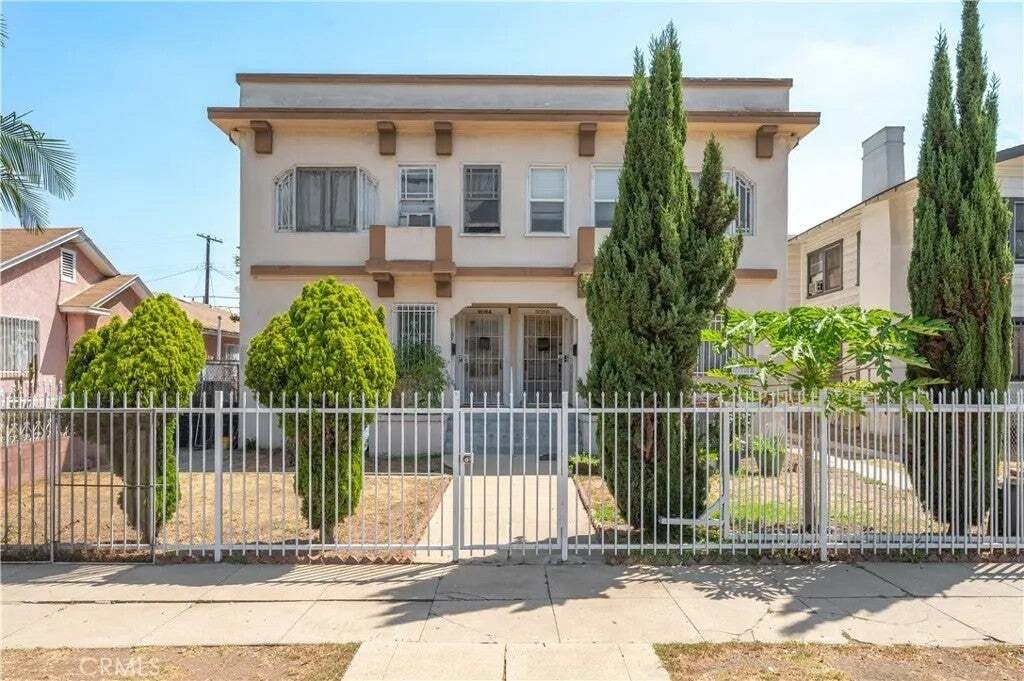 Los Angeles, California, United States 4 - 18824025