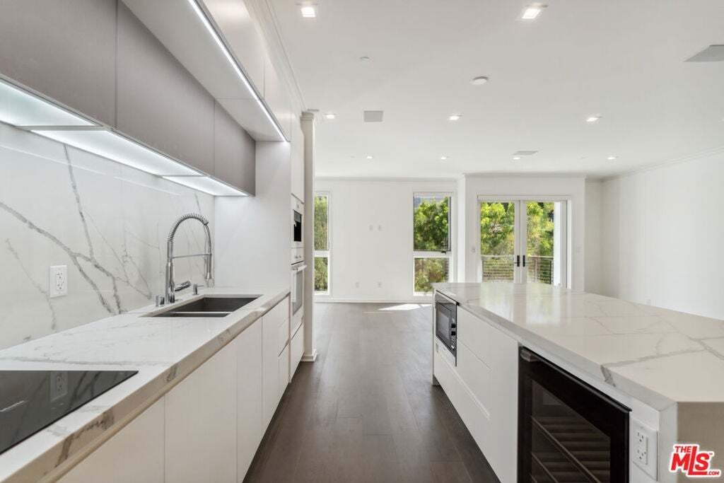 Condo in West Hollywood, California, United States 2 - 18823320