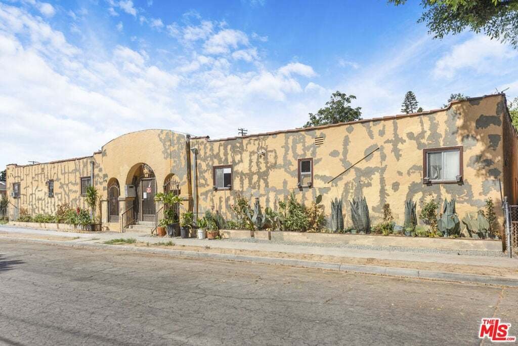 Los Angeles, California, United States 5 - 18823338