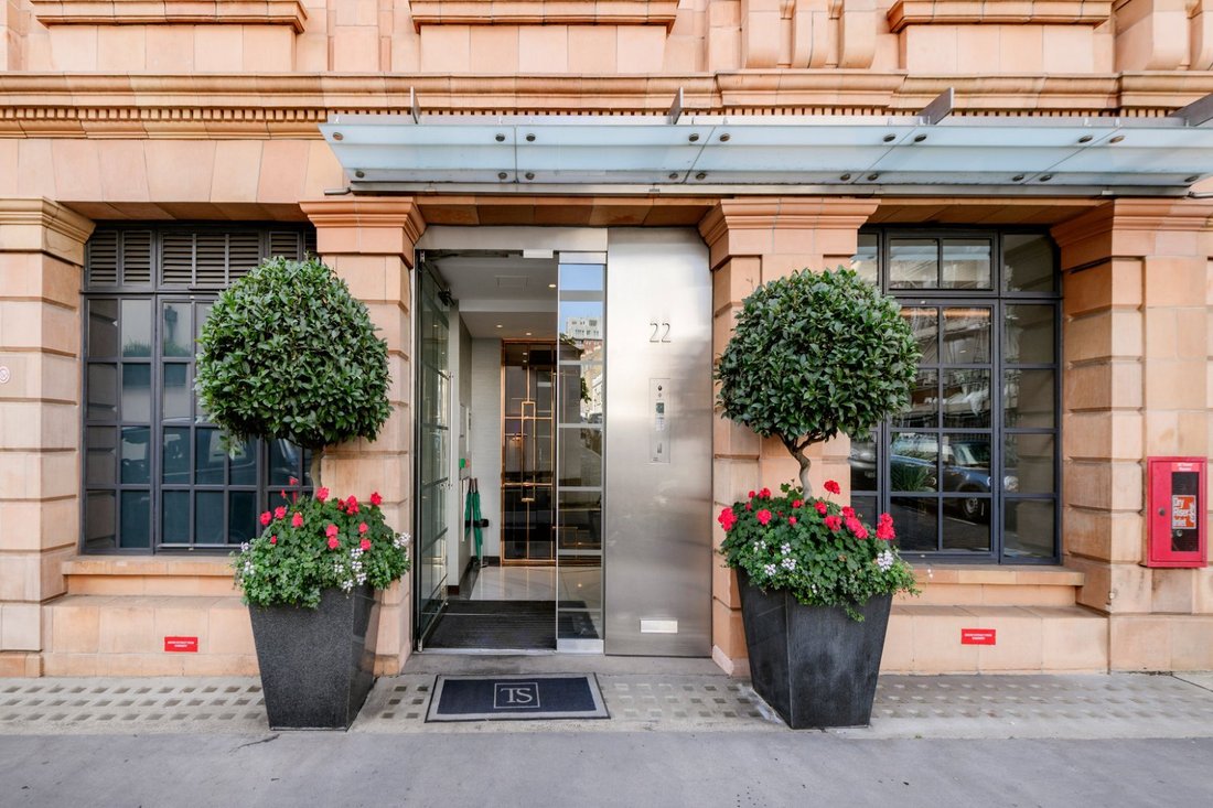 Apartment in Knightsbridge, Kensington And Chelsea, England 2 - 18821318