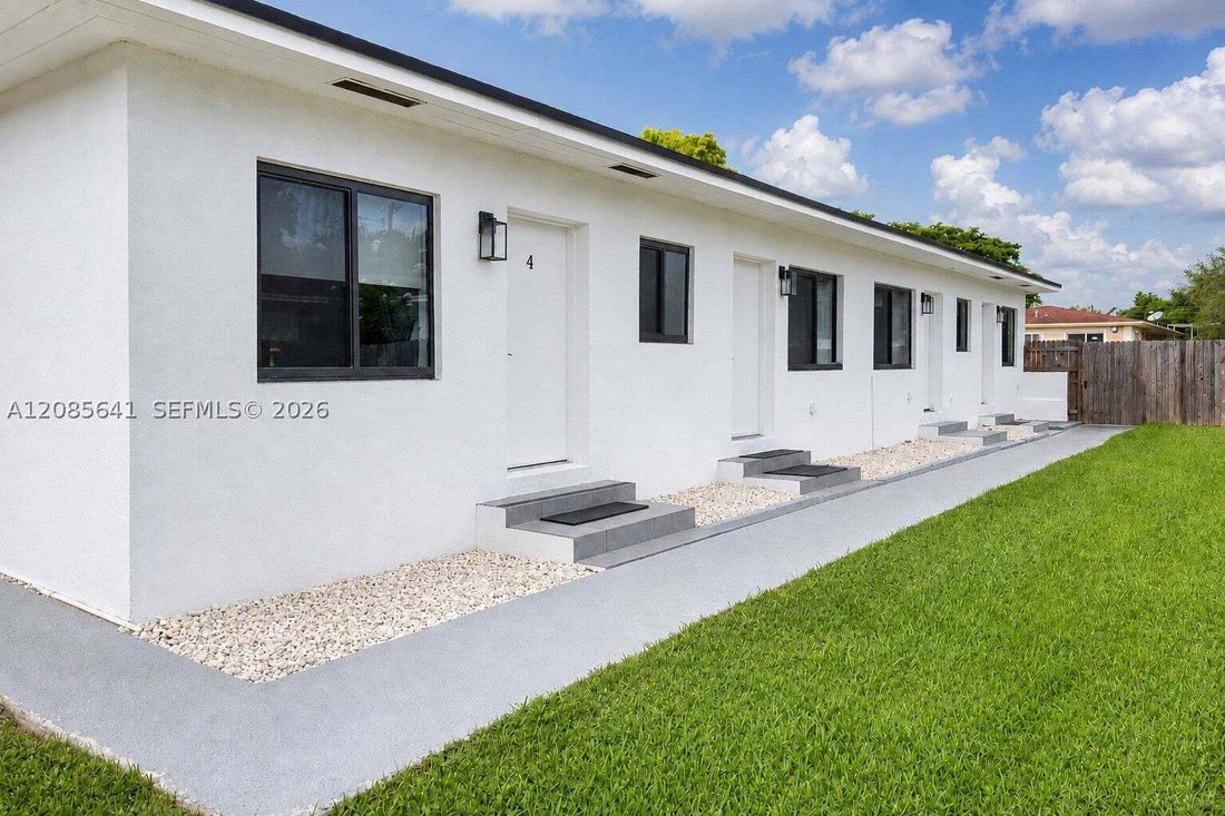 Miami, Florida, United States 2 - 18823414