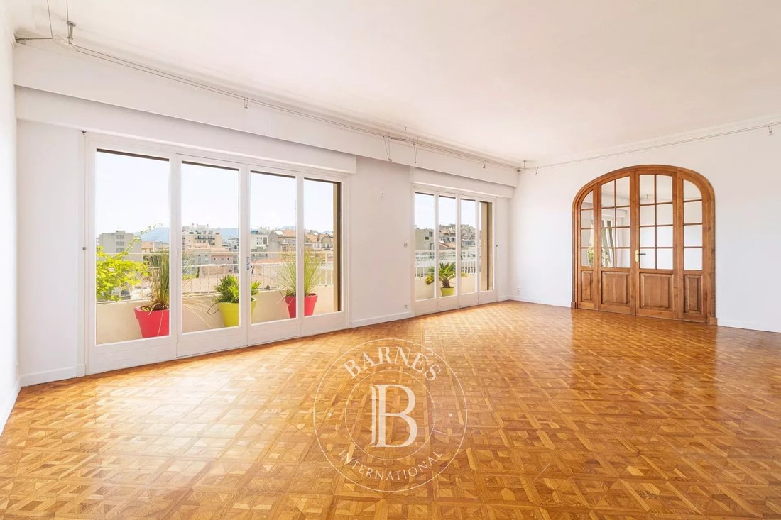 Appartement à Castellane, 6e Arrondissement, Marseille 2 - 18822083