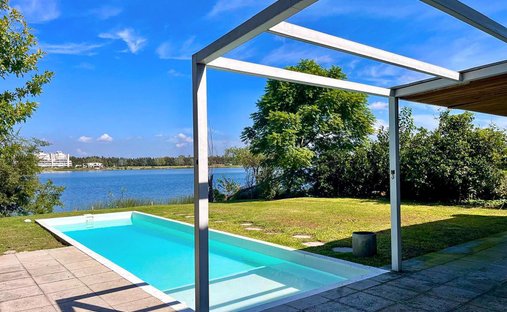 House in Benavidez, Buenos Aires Province, Argentina 1