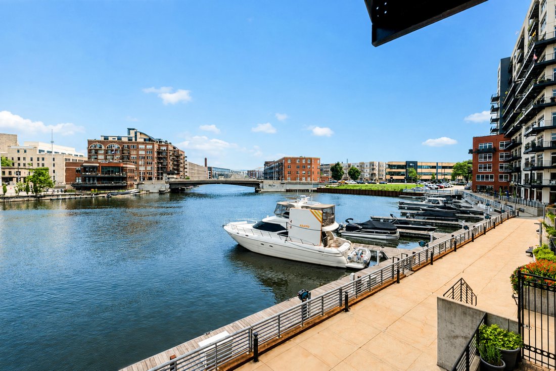 Condo in Milwaukee, Wisconsin, United States 4 - 18678661