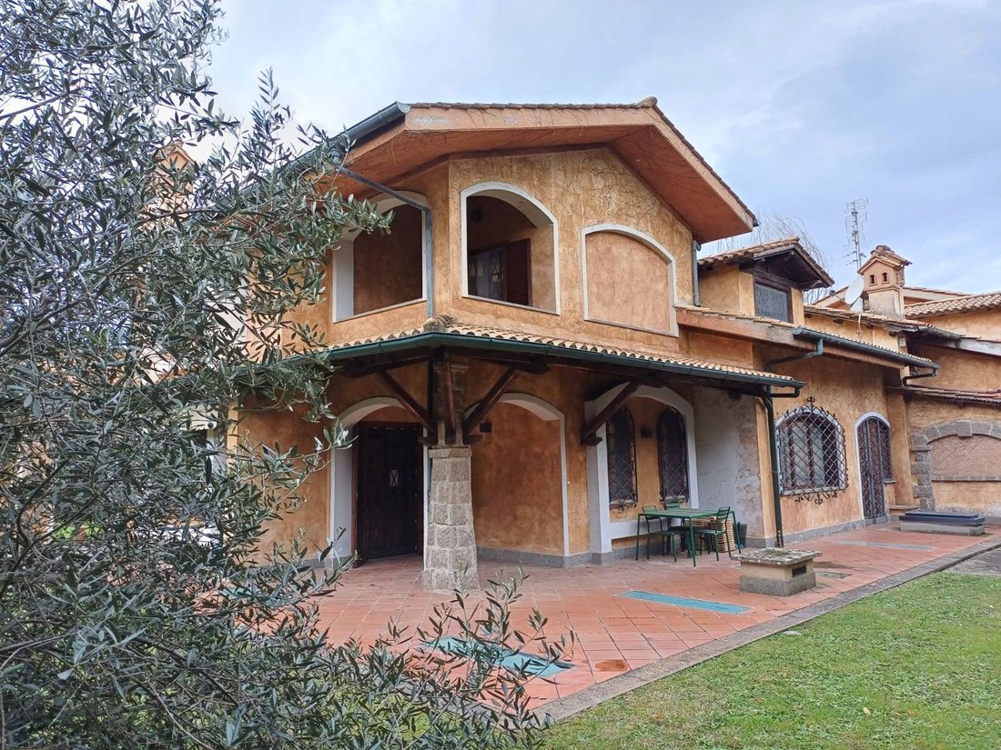 Casa en Rocca di Papa, Lacio, Italia 1 - 18825646