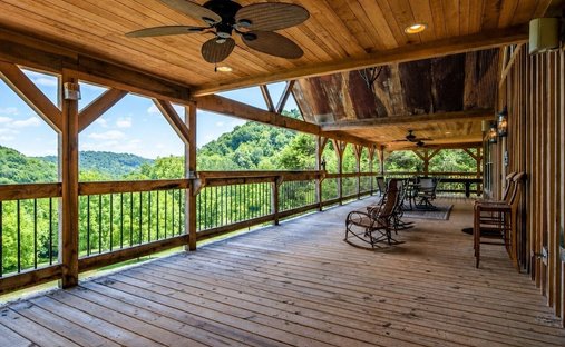 Farm Ranch in Pleasant Shade, Tennessee, United States 1