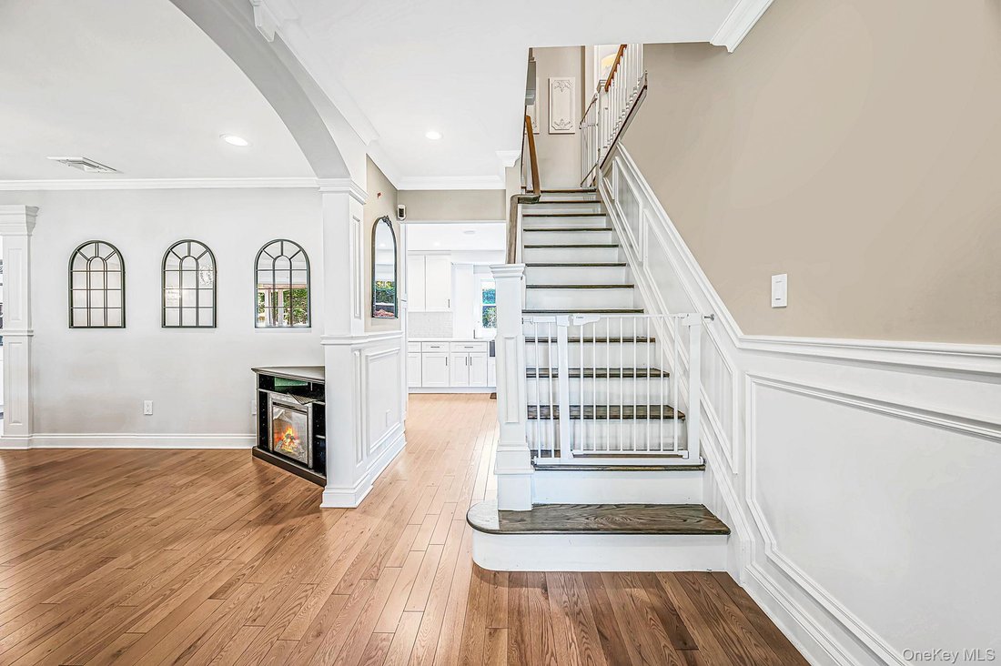 House in Nesconset, New York, United States 5 - 18823008