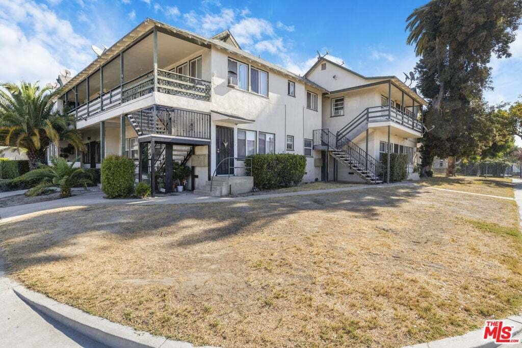Pomona, California, United States 5 - 18823308