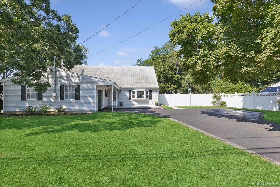 House in Holbrook, New York, United States 2 - 18824738
