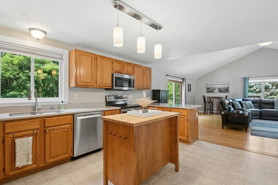 House in Holden, Massachusetts, United States 3 - 18823794
