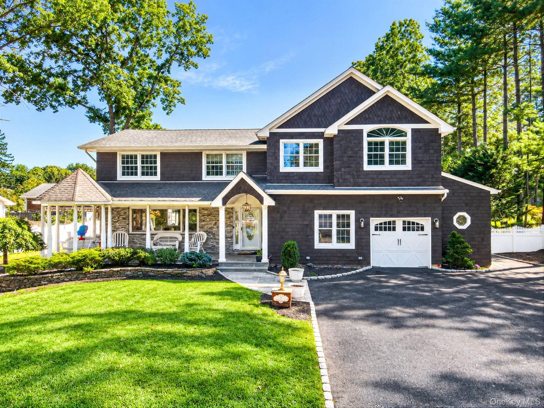 House in Nesconset, New York, United States 1 - 18823008
