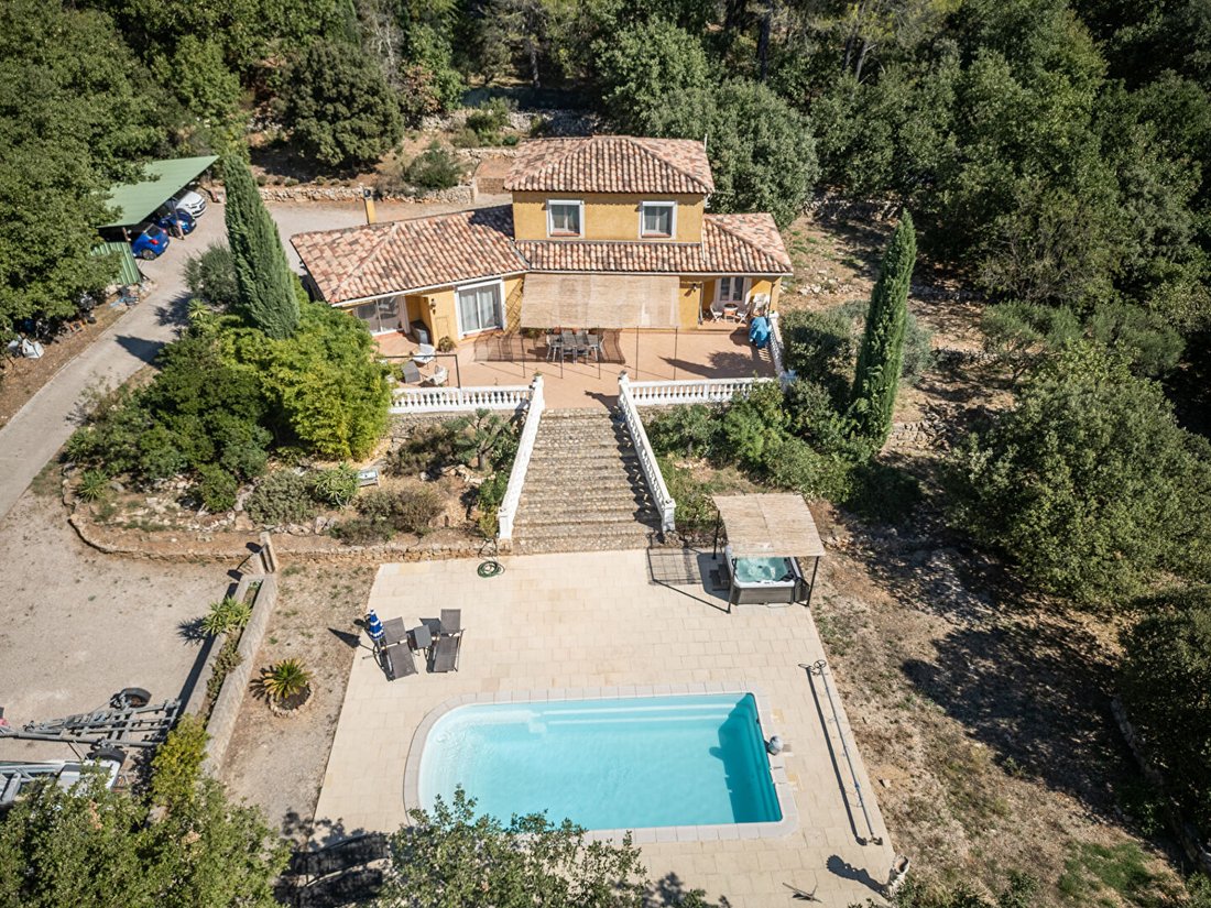 Villa in La Roquebrussanne, Provence-Alpes-Côte d'Azur, France 2 - 18825522