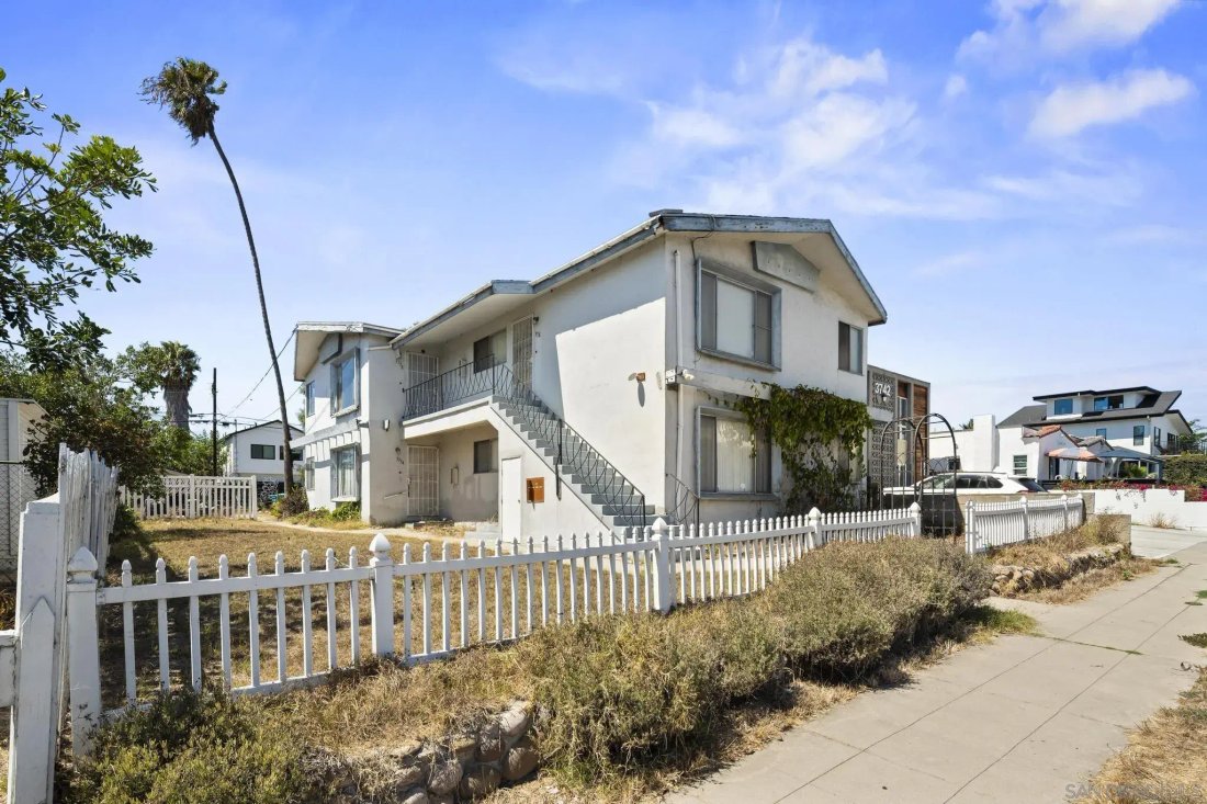 San Diego, California, United States 1 - 18824765
