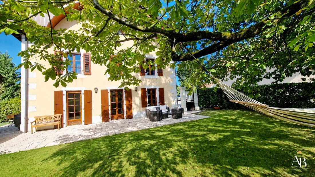 Casa a Crassier, Vaud, Svizzera 1 - 18822874