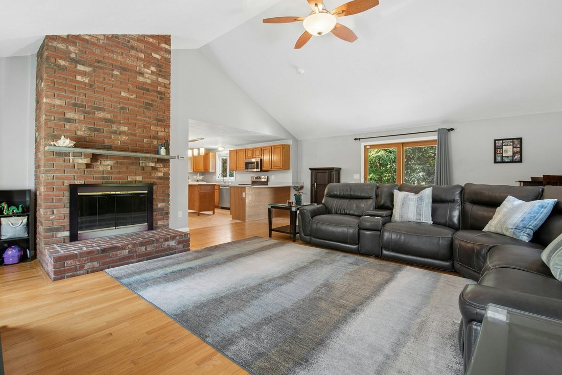 House in Holden, Massachusetts, United States 2 - 18823794