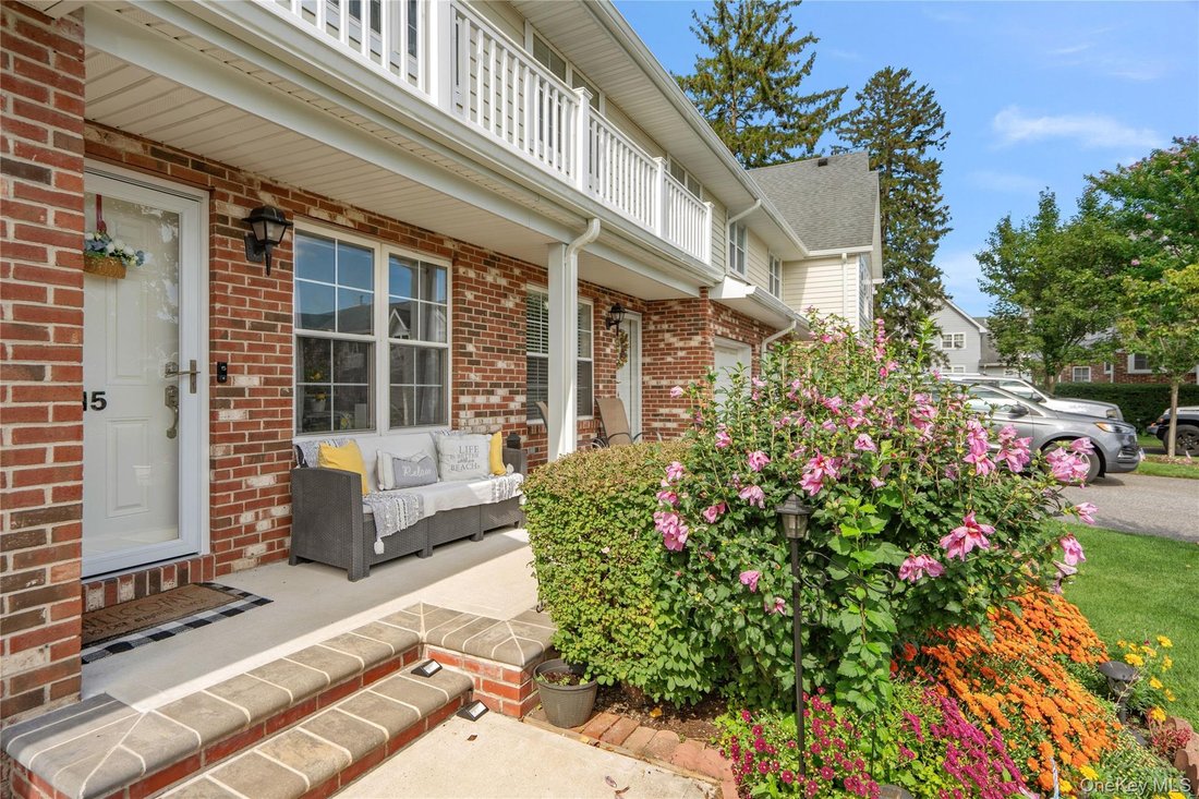 Condo in Central Islip, New York, United States 3 - 18824700
