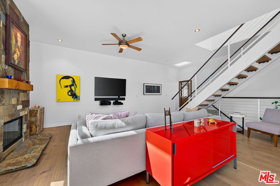 Condo in Los Angeles, California, United States 4 - 18824801