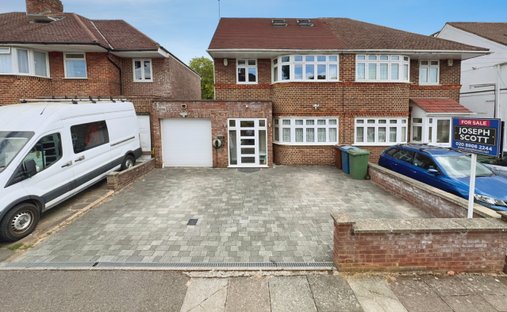 House in Edgware, Barnet, England 1