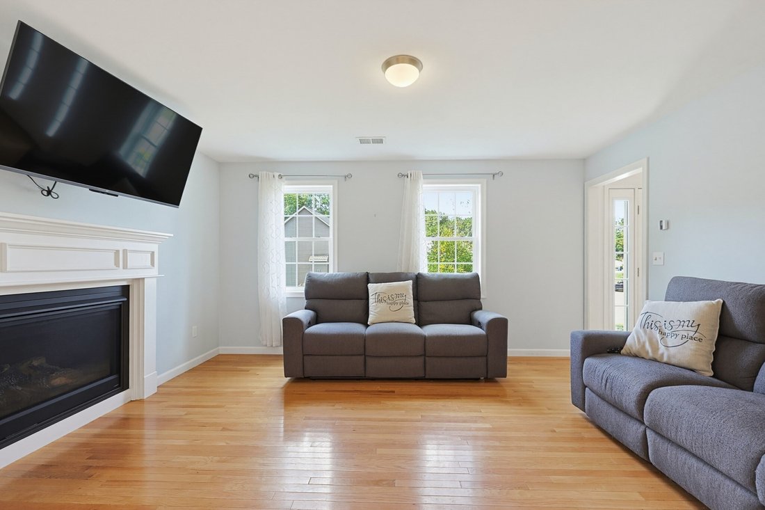 House in Blackstone, Massachusetts, United States 3 - 18823689