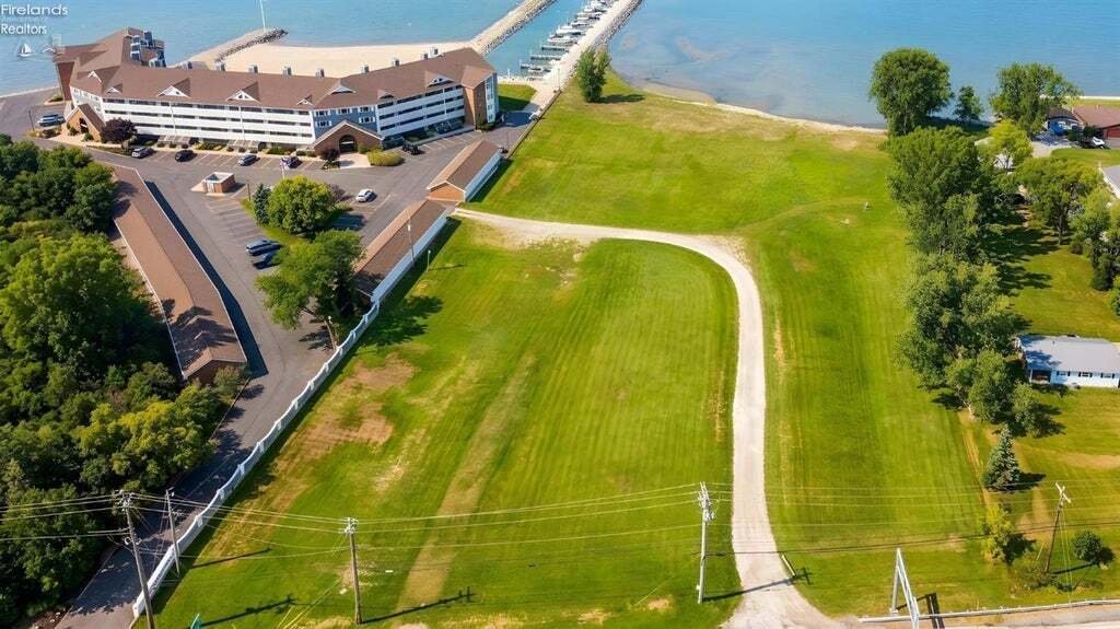 Land in Port Clinton, Ohio, United States 4 - 18826015