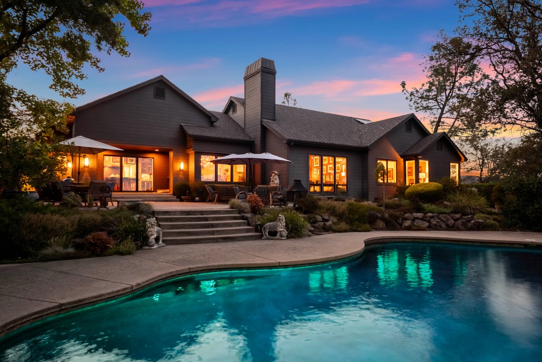 Casa a Redding, California, Stati Uniti 1 - 18826069