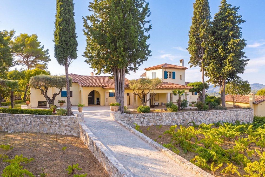 House in Grasse, Provence-Alpes-Côte d'Azur, France 3 - 18824604