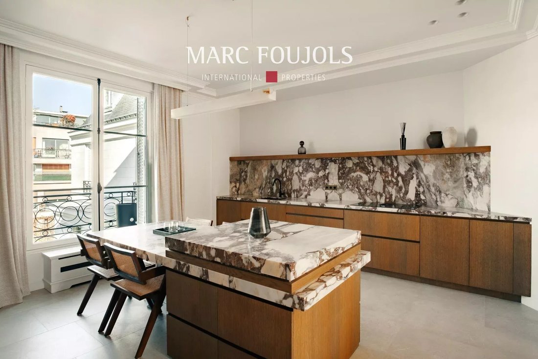 Apartment in Triangle d'Or, Paris 8e Arrondissement, Paris 5 - 18821808