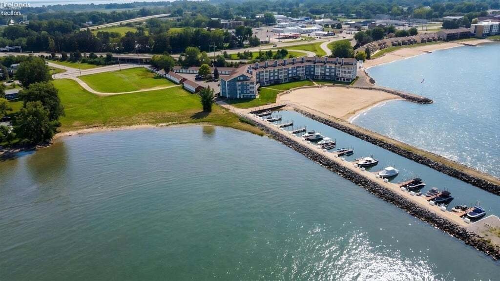 Land in Port Clinton, Ohio, United States 2 - 18826015