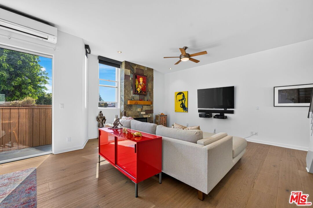 Condo in Los Angeles, California, United States 5 - 18824801
