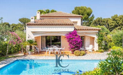 Maison à Nord, Sanary-sur-Mer, France 1