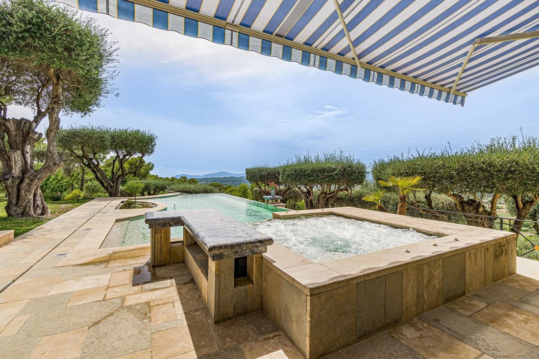 House in Grasse, Provence-Alpes-Côte d'Azur, France 2 - 18824604