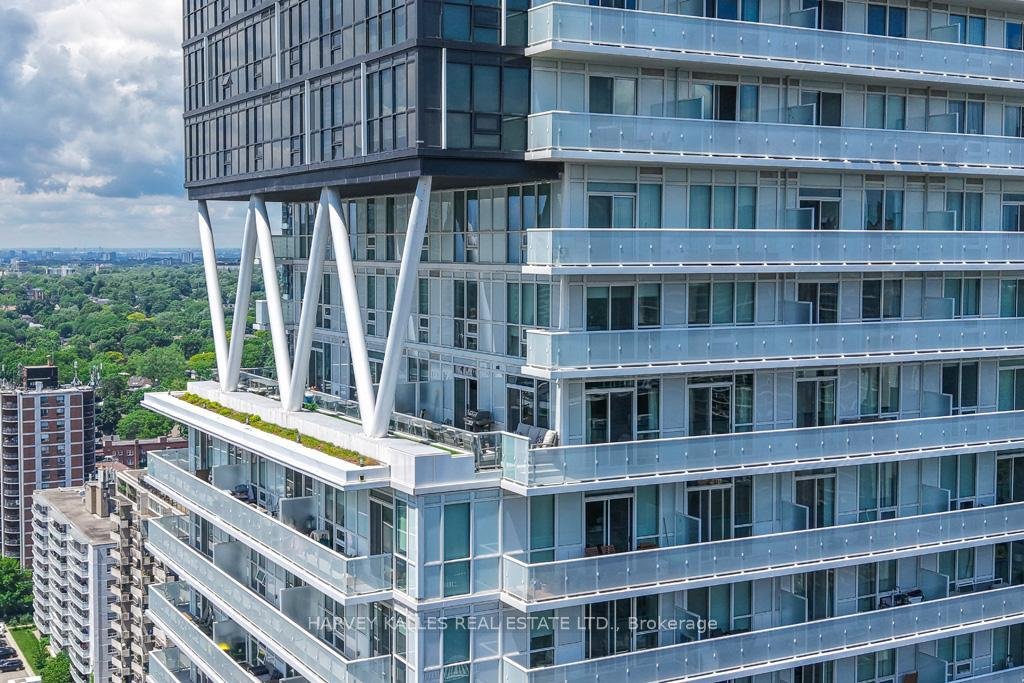Condo in Toronto, Ontario, Canada 1 - 18825932