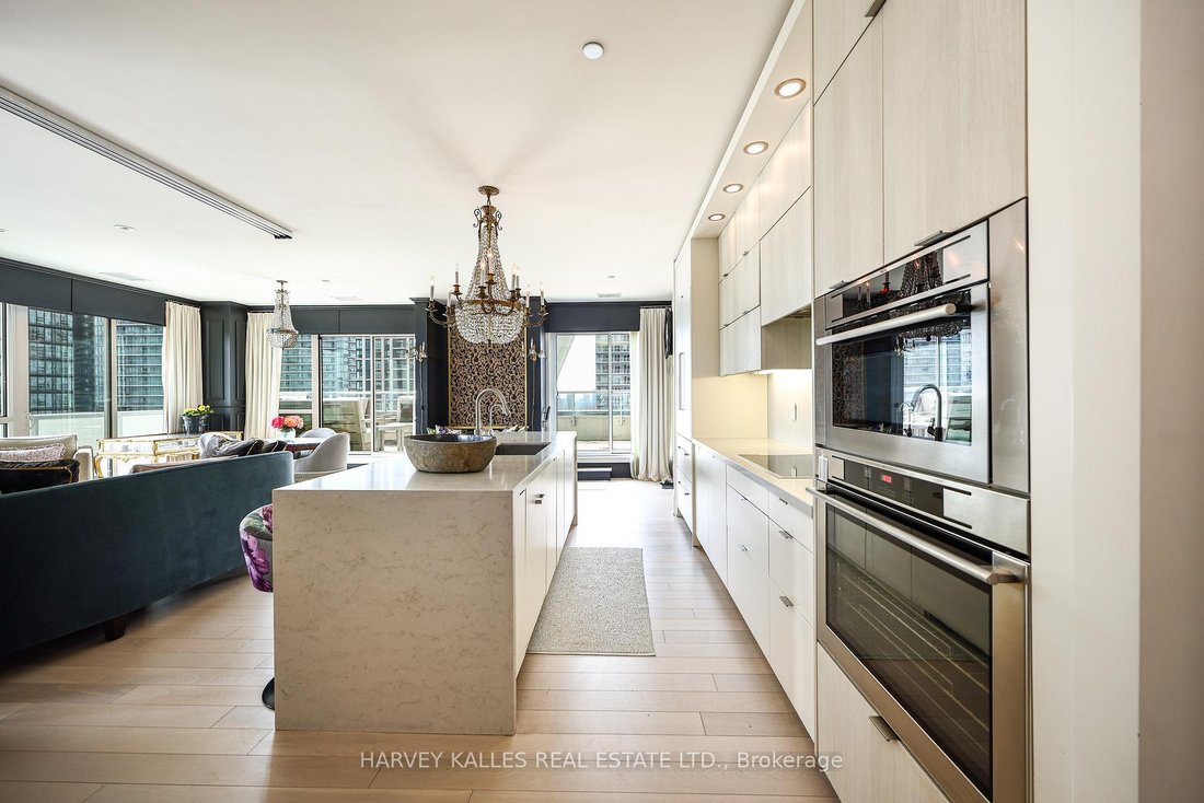 Condo in Toronto, Ontario, Canada 5 - 18825932