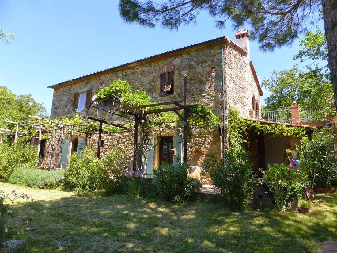 Maisons de campagne à Montieri, Toscane, Italie 1 - 18821411