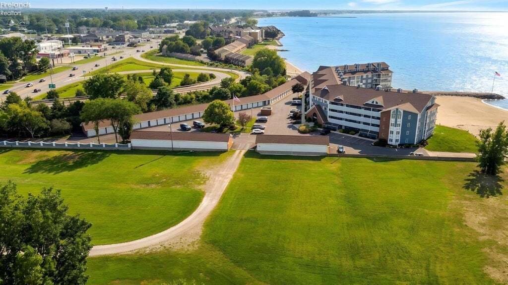 Land in Port Clinton, Ohio, United States 3 - 18826015