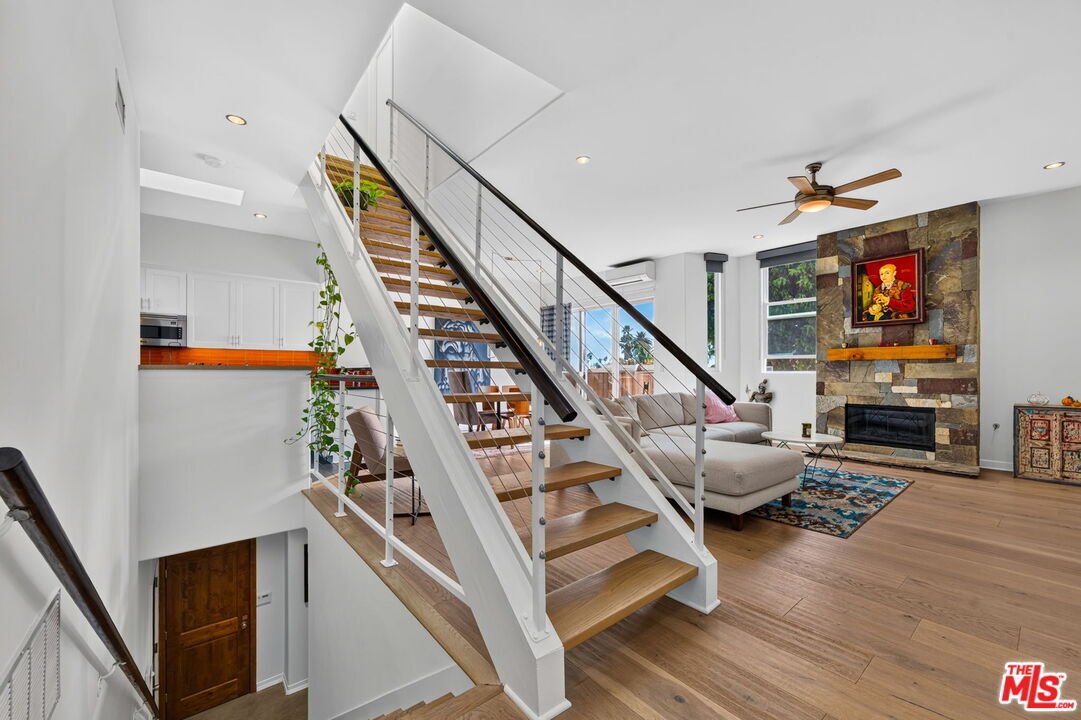 Condo in Los Angeles, California, United States 3 - 18824801