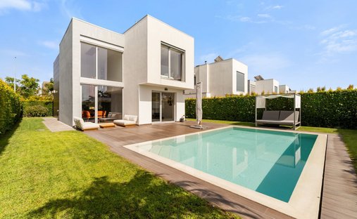 Villa in Aroeira, Charneca de Caparica e Sobreda, Portugal 1