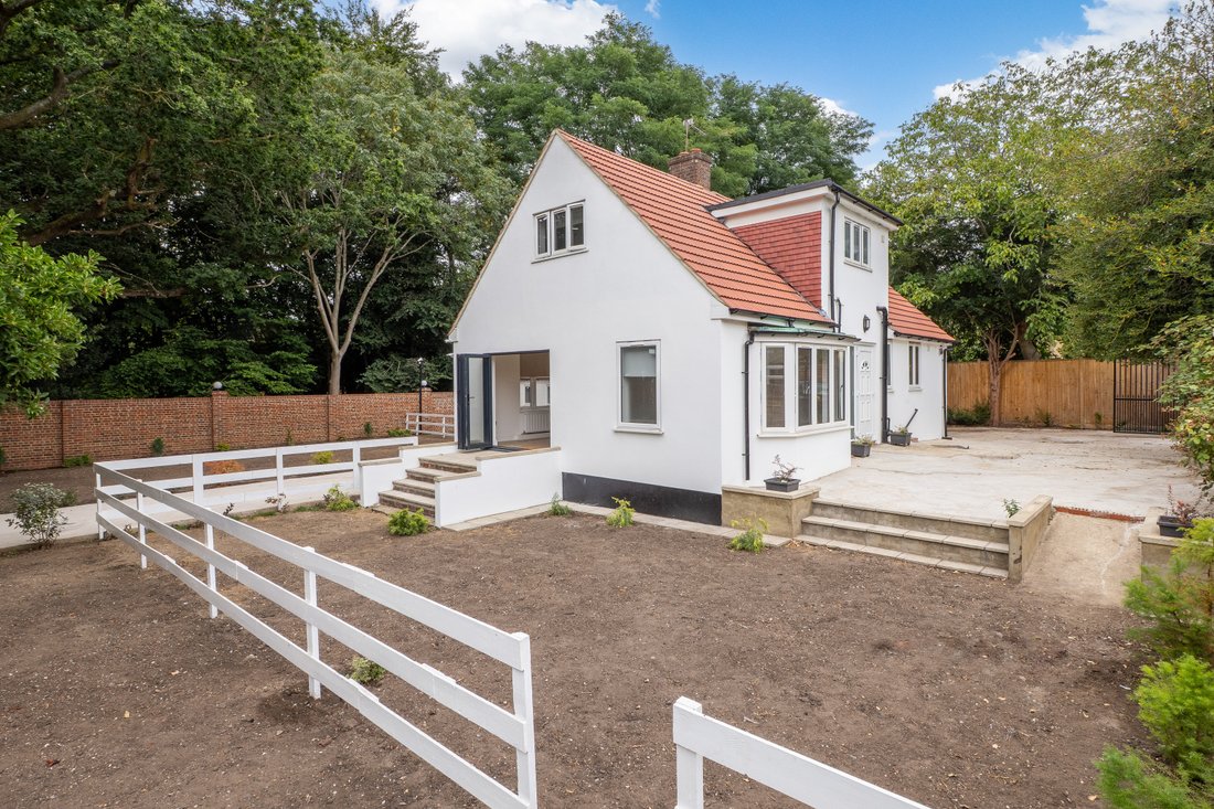 Haus in London Borough of Sutton, England 1 - 18827426