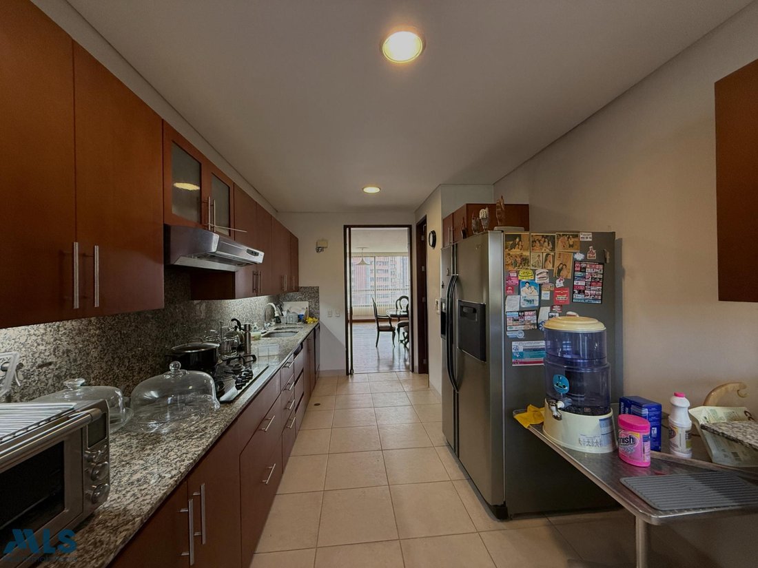 Apartment in Medellín, Antioquia, Colombia 4 - 18827457