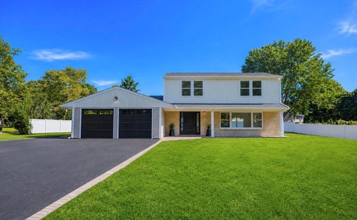 House in Coram, New York, United States 1